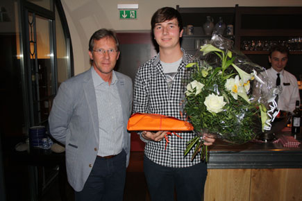 Sieger und Gratulant: Lutz Hagmann Thomas (r.) mit Lehrlingswart Peter Freutel (l.)